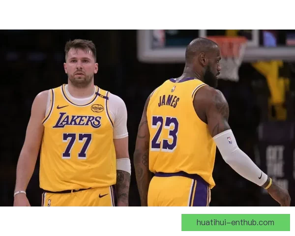 詹姆斯独占多个历史第一 湖人球员打高尔夫合影东契奇靠边站